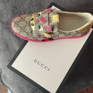Authentic kids Gucci sneakers size 33 worn once